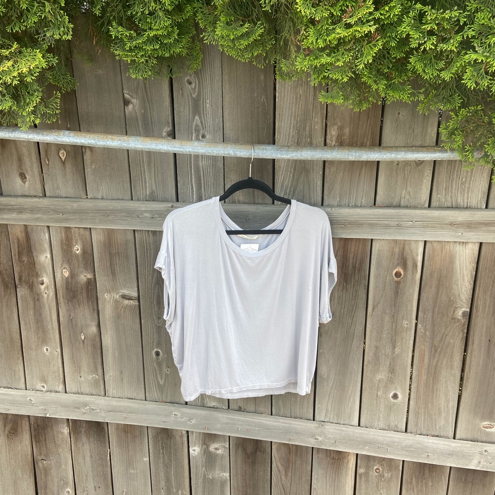 Enti Glamour: Gray Short Sleeved Top